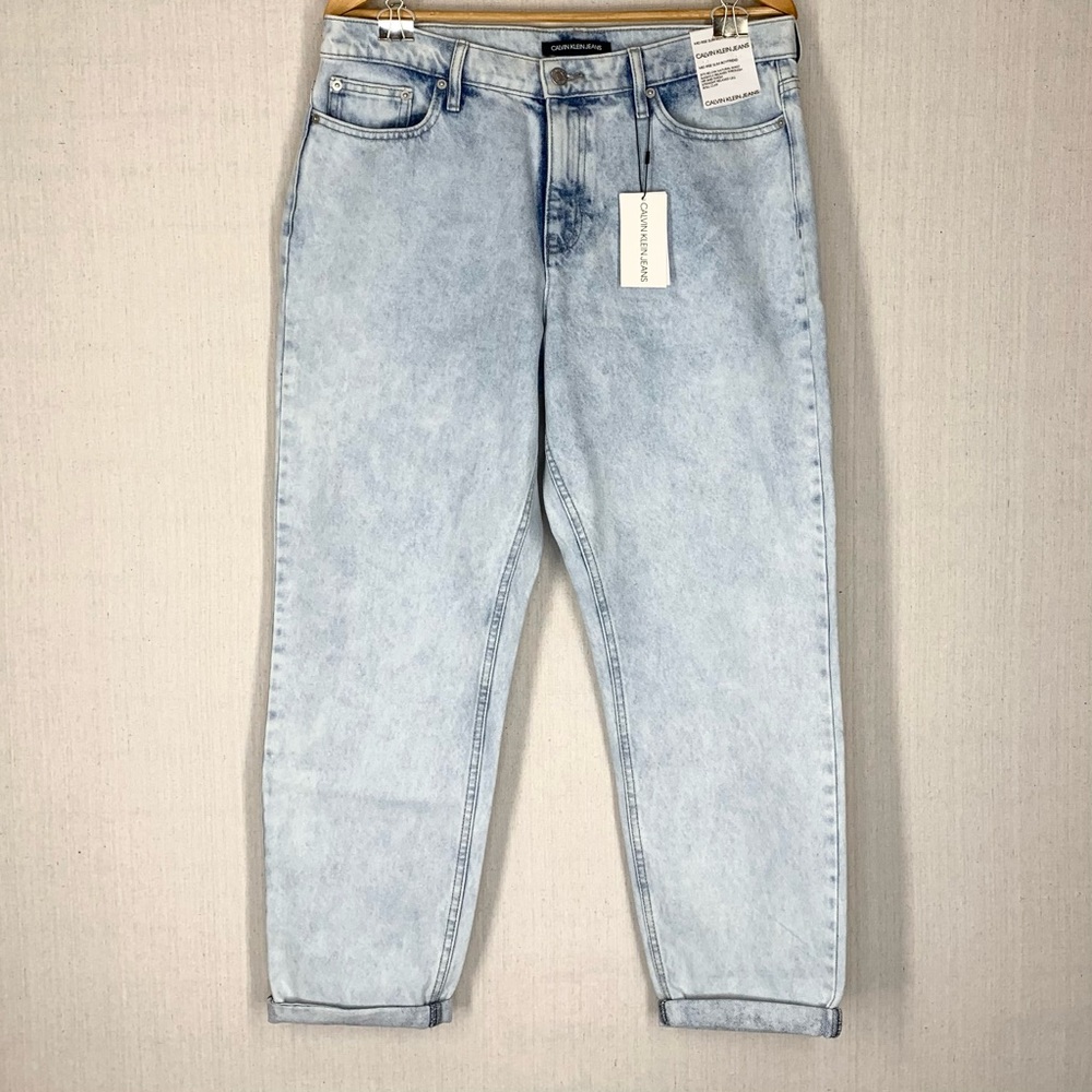 Calvin Klein~NWT~Women’s Mid Rise Slim‎ Boyfriend Light Wash Jeans~Sz 31 - Picture 3 of 15